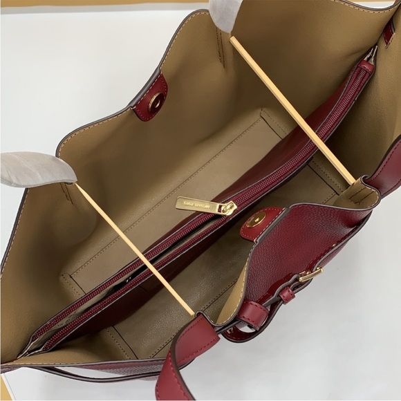 MICHAEL KORS
Emilia Large Pebbled Leather Shoulder Tote Bag
COLOR DARK CHERRy - Picture 8 of 16